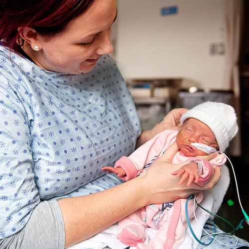 Bebe Prematuro Desenvolvimento E Cuidados Pais E Filhos Institucional