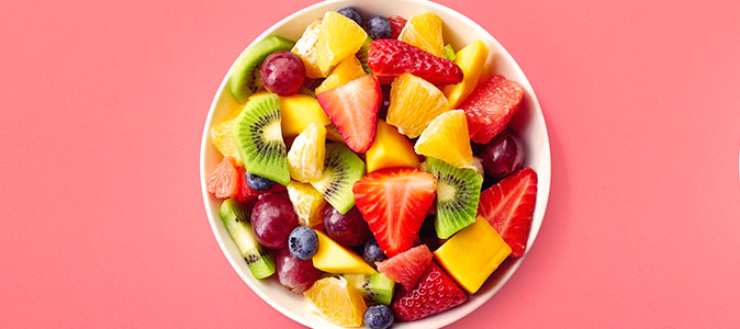 imagem de um prato de salada de frutas