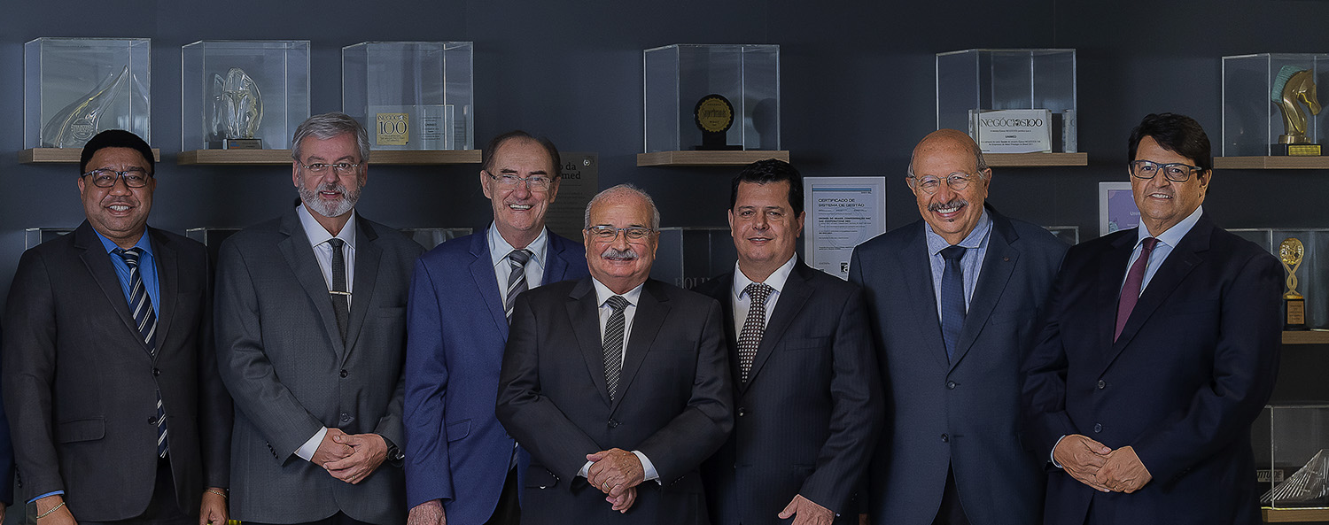Foto da diretoria executiva da Unimed do brasil, com os 7 diretores