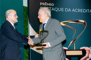 https://www.unimed.coop.br/site/o/sites-theme/images/cards-noticias/capa_pequena.png