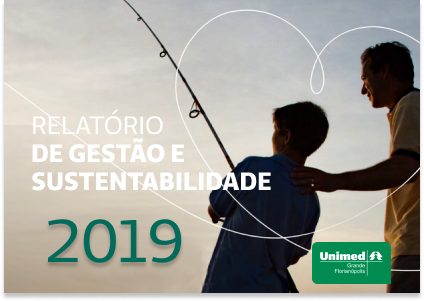 #Paratodosverem: Na imagem central um homem e uma criança estão pescando e a imagem se refere ao relatório do ano de 2019.