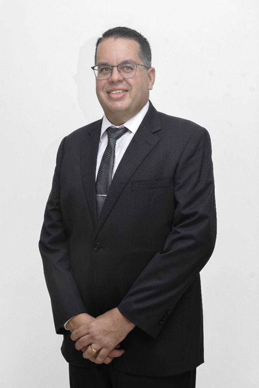 Dr. Marcelo Naves