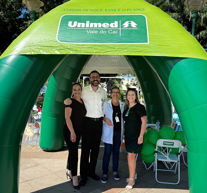 Colaboradores na praça Rui Barbosa
